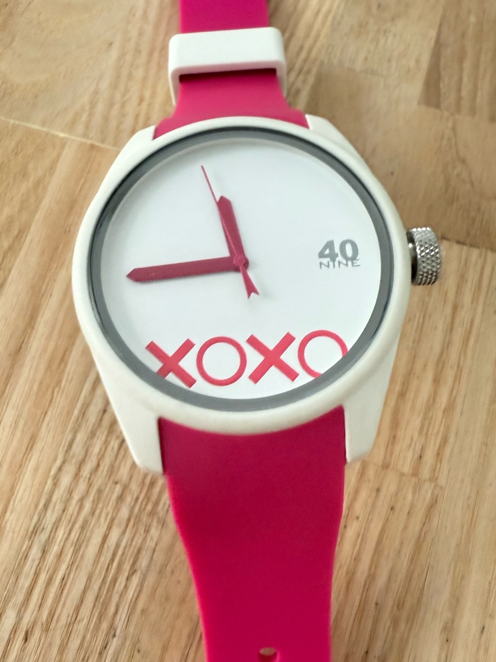 40 nine ladies pink and white XOXO love watch NEW BATTERY